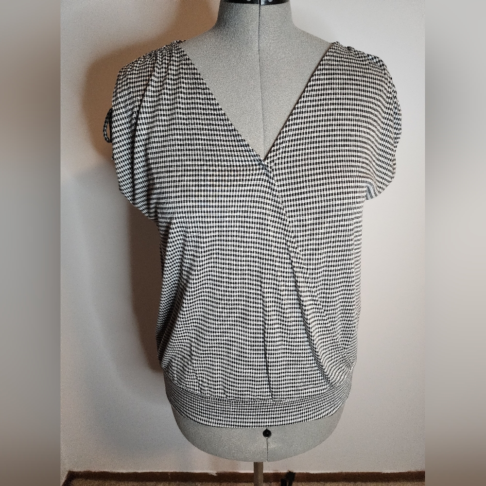 Wrap front black and white top
